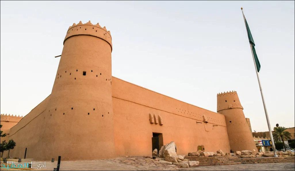 قصر المصمك واهميته التاريخيه والحضاريه موقع المفيد